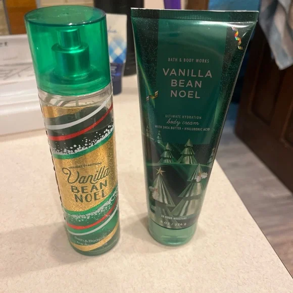 Bath & Body Works Vanilla Bean Noel Body Care Duo - Green & Gold - Picture 4 of 4